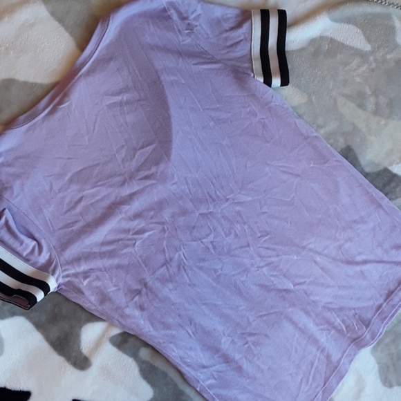 💜V.S. PINK Short Sleeve Tee sz XS Lilac Color💜 - Picture 3 of 4